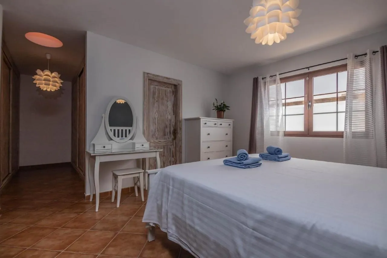 Holidayvilla Volcan - Bbq , Pool , Garden, Rural By Holidays Home La Oliva 0*,