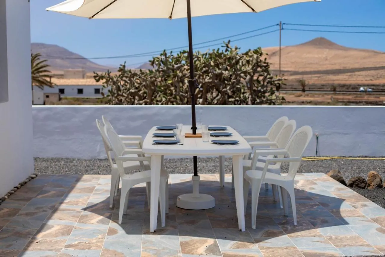 Holidayvilla Volcan - Bbq , Pool , Garden, Rural By Holidays Home La Oliva Villa